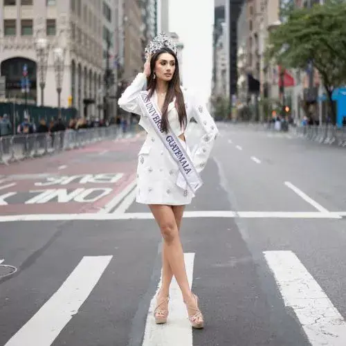 Raschel Paz en el Desfile de la Hispanidad en Nueva York