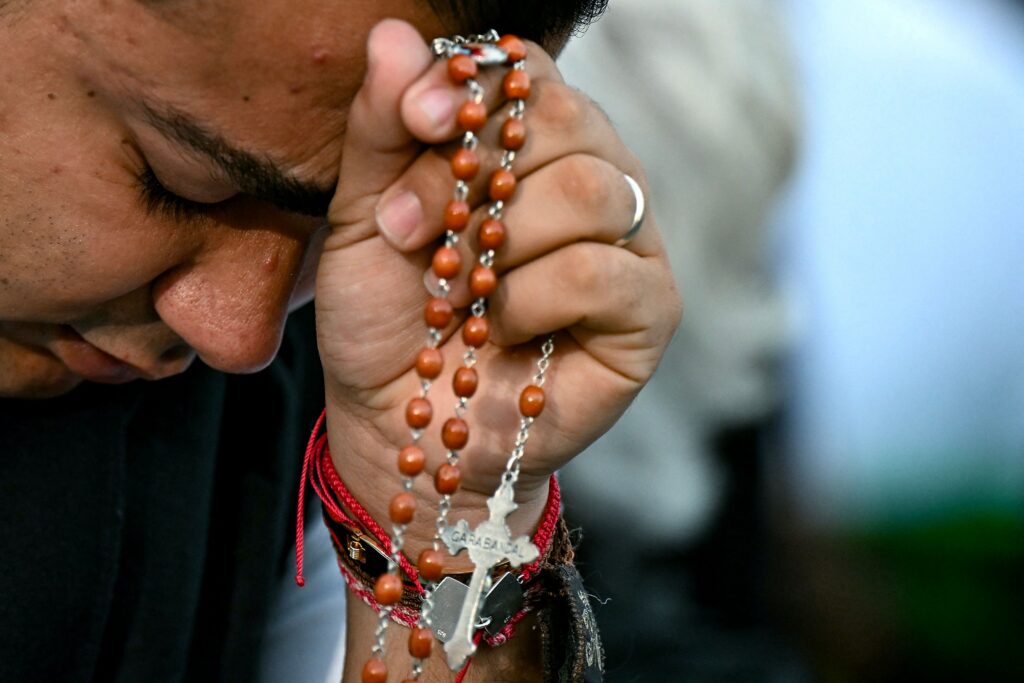 Descubre el profundo significado y la relevancia espiritual de los Misterios del Rosario.