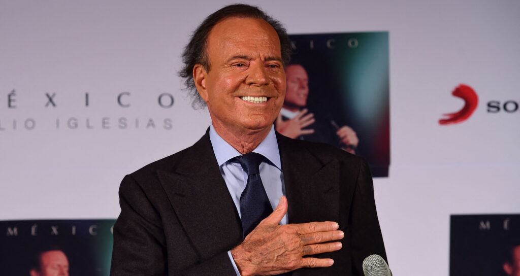 Julio Iglesias desmiente acusaciones de exempleadas: Revela la verdad detrás de los mensajes de WhatsApp