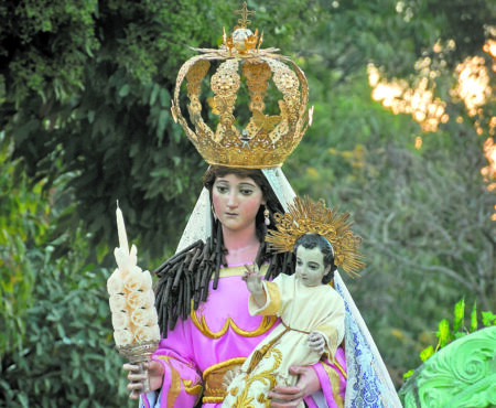 Descubre la Fascinante Historia y Tradiciones de la Fiesta de la Virgen de Candelaria en Guatemala