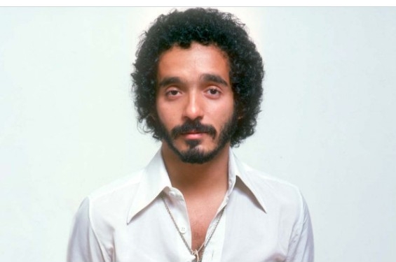 Rubén Blades rinde homenaje a Willie Colón a pesar de sus diferencias legales pasadas.