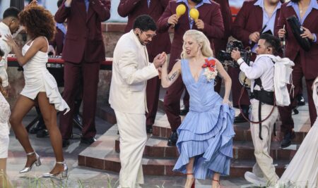 Descubre qué celebridades acompañaron a Bad Bunny en su exclusiva ‘casita’ durante el Super Bowl