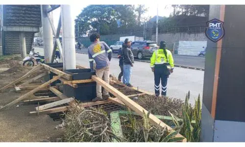 Cierre vehicular por desmontaje de pasarela el 27 de diciembre 2025 en Calzada Aguilar Batres