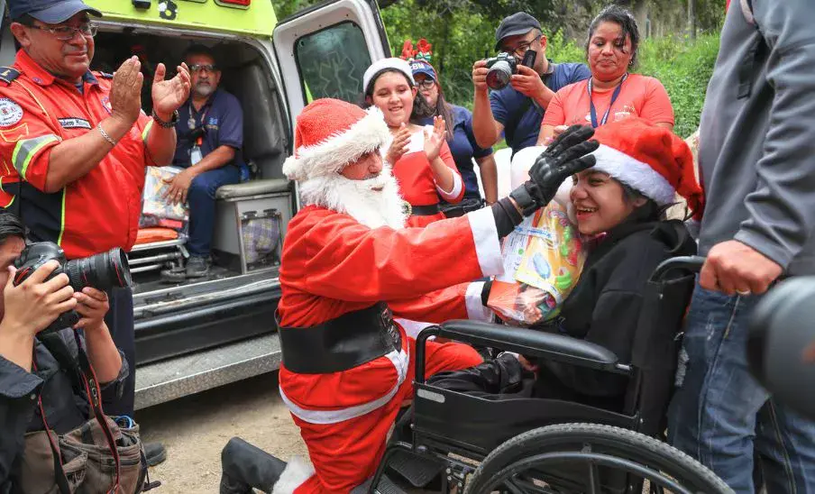 El Mayor Héctor Chacón entregó juguetes a niños del puente Las Vacas, 2025