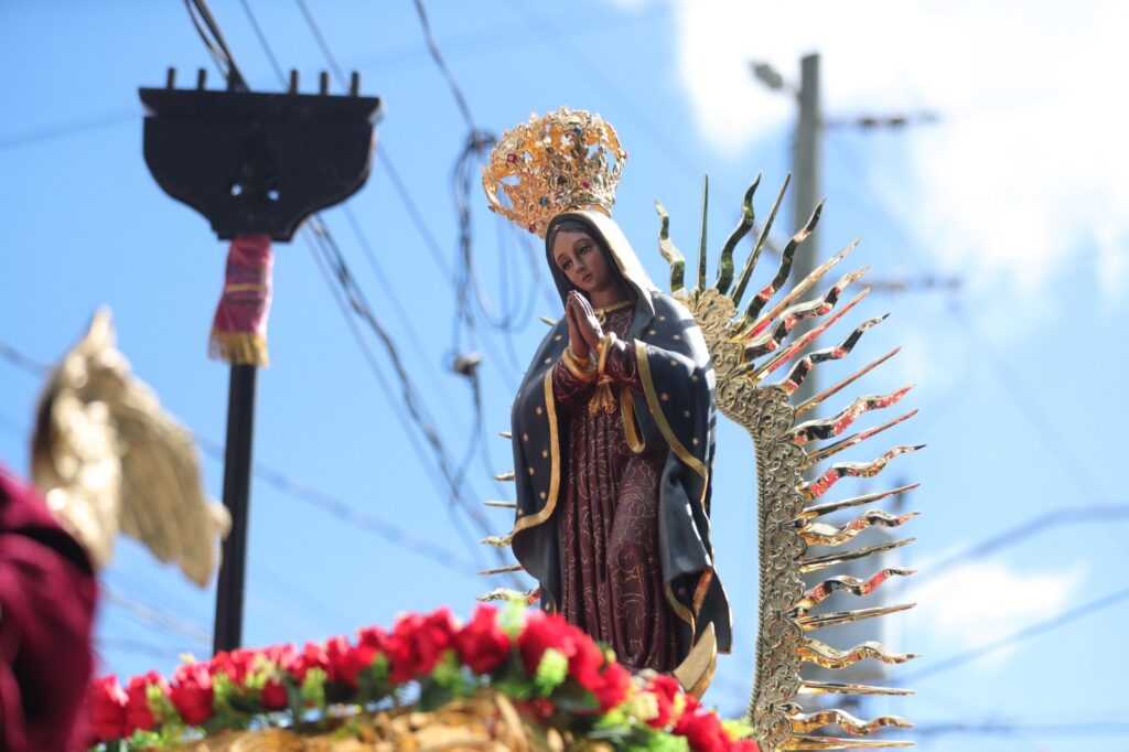 La Virgen de Guadalupe realiza un emotivo recorrido de 36 horas de oración en Guajitos.