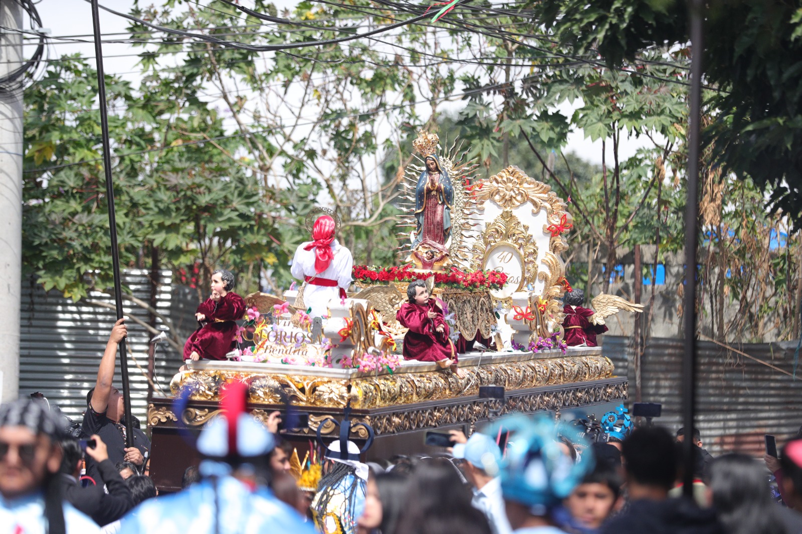 Imagen consagrada de la Virgen de Guadalupe recorre Guajitos durante 36 horas de rezado (