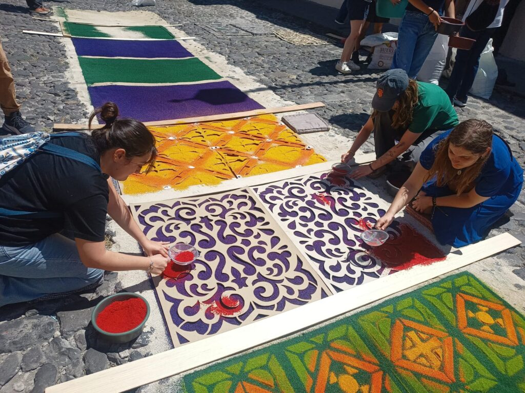 Descubre el Arte Efímero: Talleres de Alfombras de Cuaresma y Semana Santa en Guatemala