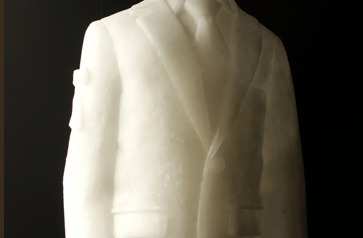 Descubre Tierra Prometida: La Impactante Exposición de Luis Alejandro González en Musac