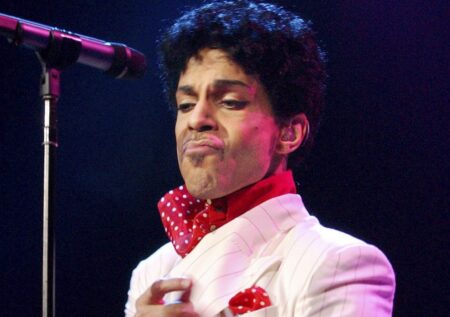 Descubre la grabación inédita de Prince lanzada en su décimo aniversario: ¡Un legado musical revelador!