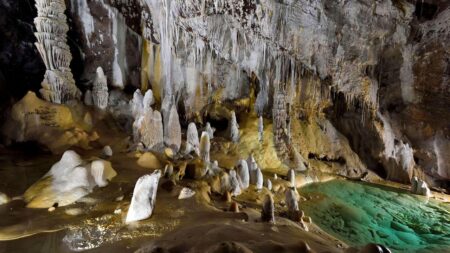 Descubren bacterias en cuevas profundas que revolucionan la medicina moderna