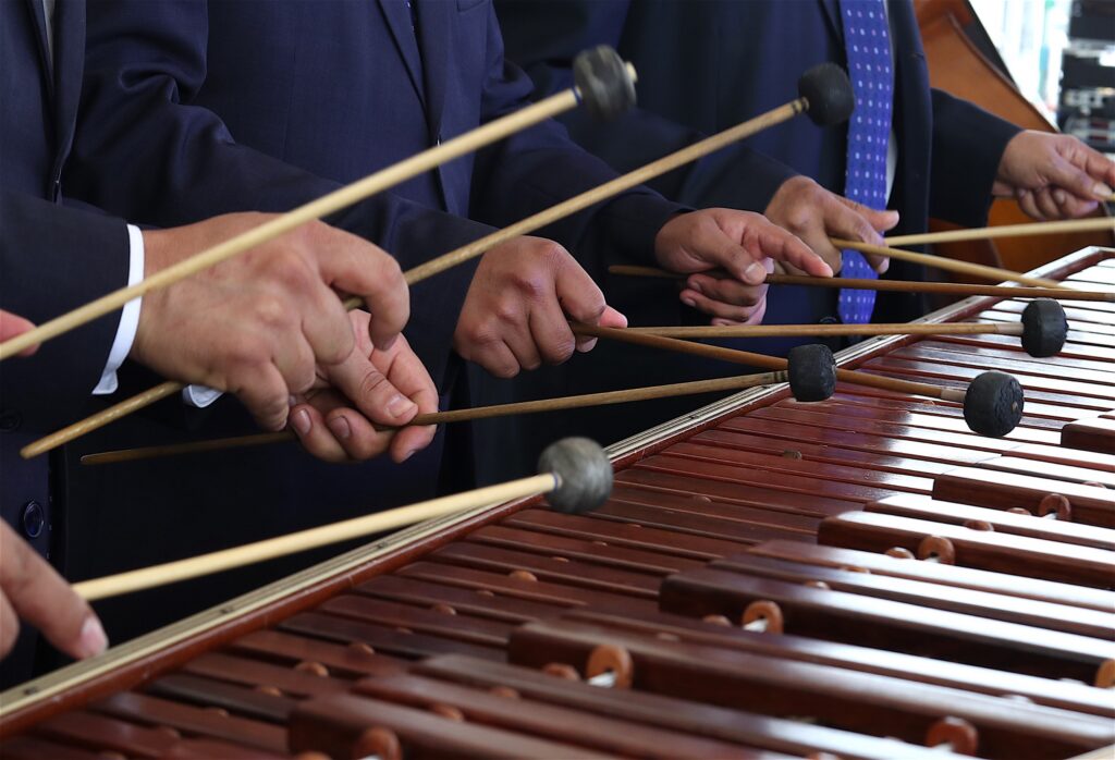 ¡Disfruta de una mágica noche de marimba en Antigua Guatemala para toda la familia!