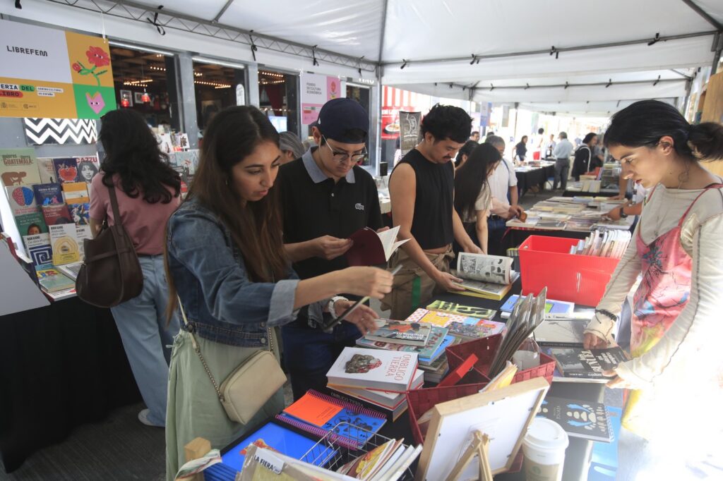 Descubre la Feria del Libro en Guatemala: un festín literario en el corazón del Centro Histórico este domingo
