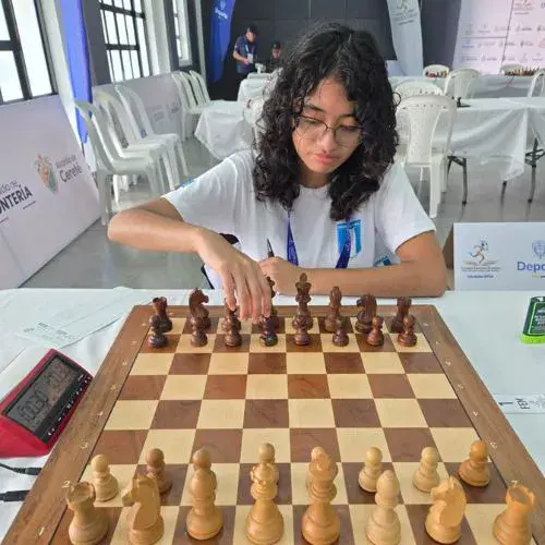 Guatemalteca Cynthia Ayerdi representa al país en la United Space School 2026