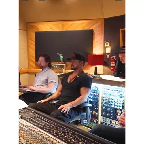 Ricardo Arjona trabaja en un nuevo disco que grabó en Nashville