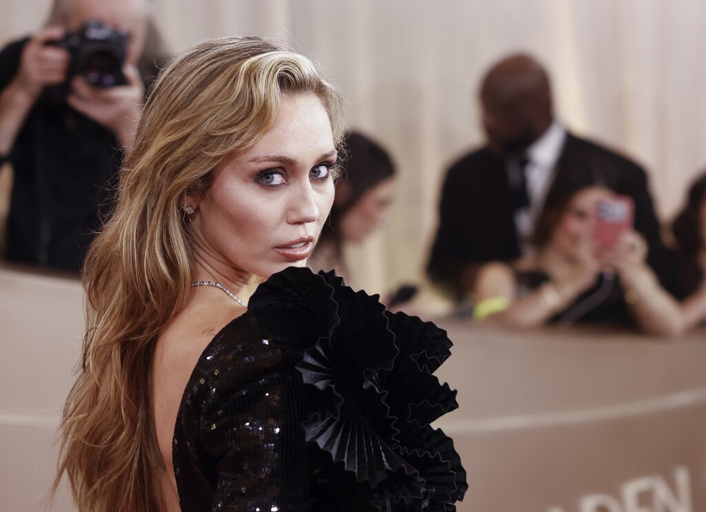 Miley Cyrus hace historia al convertirse en la primera artista de los 90 con estrella en Hollywood