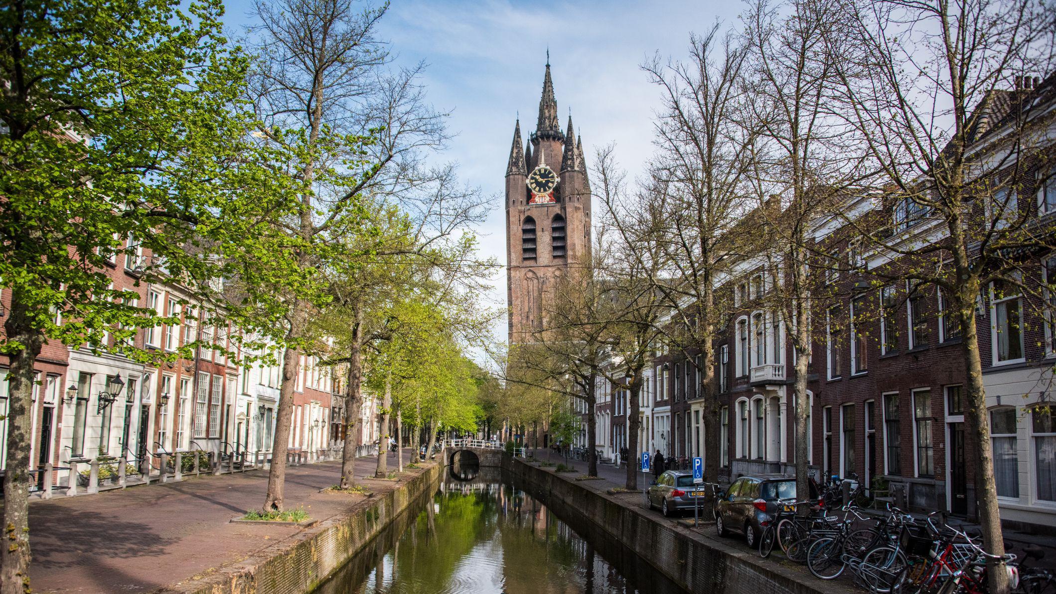 La torre de la Oude Kerk en Delft