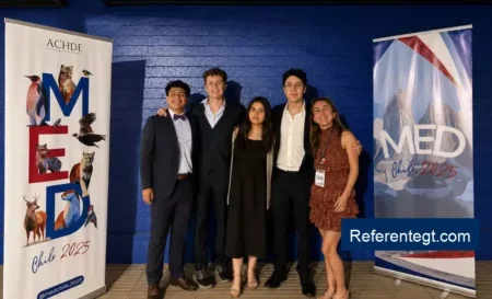 Guatemala se prepara para brillar en el Mundial Escolar de Debate en Panamá con jóvenes talentosos.