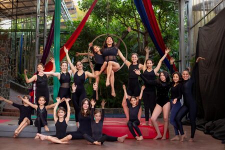 Descubre las emocionantes actividades del Festival de Danza Aérea 2026 en Antigua Guatemala.