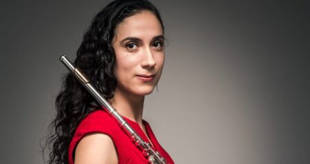 Gabriela Corleto hace historia como la primera mujer al frente de una orquesta sinfónica en Guatemala