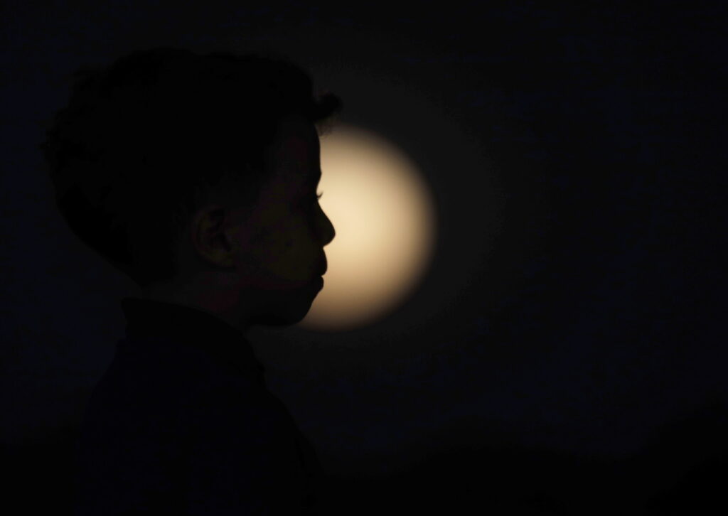 Descubre cuándo y cómo observar la espectacular luna llena de junio 2026 en Guatemala