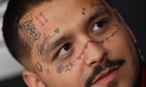Christian Nodal revela que su primer tatuaje facial fue inspirado por Maná