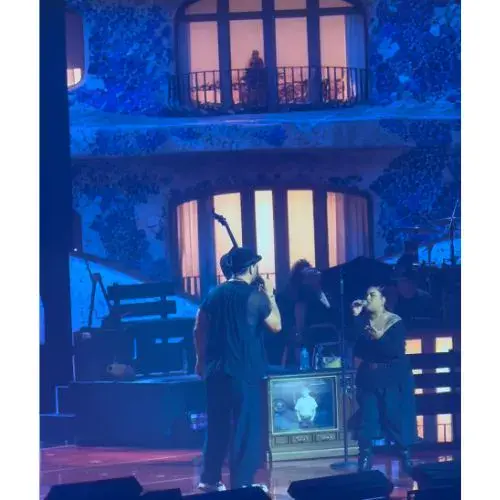 Guatemalteco Ricardo Arjona inició gira en Chile y conquista al apoyar el talento chileno