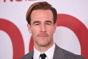 Revelan la Verdad sobre la Esposa de James Van Der Beek y su Boda Viral