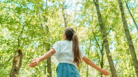 Descubre los sorprendentes beneficios de caminar en la naturaleza según la ciencia