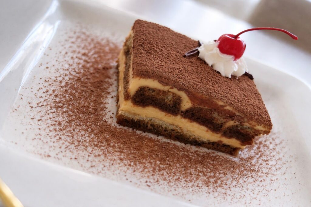 Descubre la receta perfecta para un tiramisú irresistible y sorprende a todos.
