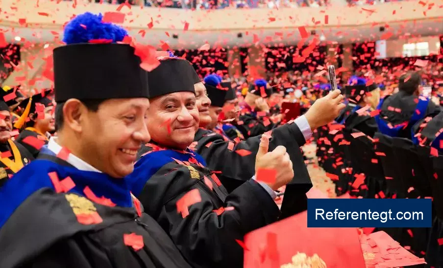 302 Nuevos Profesionales Celebran Su Graduación en la Universidad San Pablo de Guatemala