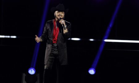 Padre de Christian Nodal aclara rumores de distanciamiento y derechos del nombre artístico