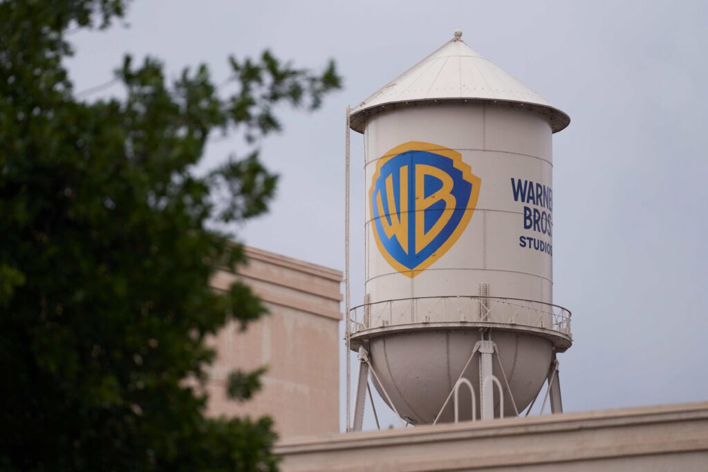 Razones Clave Detrás del Nuevo Retraso en la Fusión de Paramount y Warner Bros. Discovery