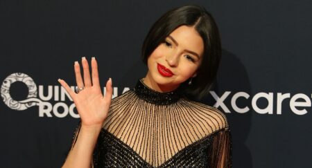 Ángela Aguilar elimina foto de fan en video y desata una ola de reacciones en redes sociales