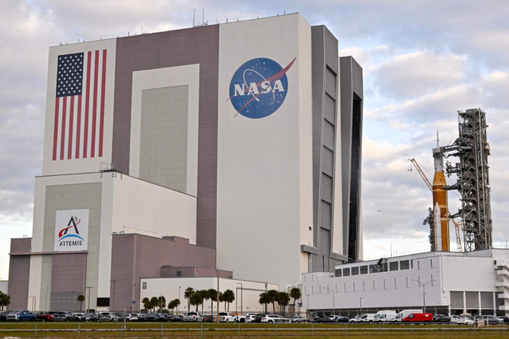 NASA intensifica esfuerzos para salvar el telescopio espacial Swift de su inminente caída a la Tierra