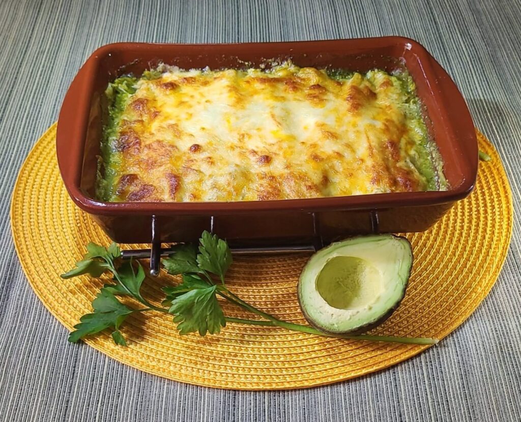 Deliciosas enchiladas de pollo en salsa verde: ¡Descubre la receta perfecta para sorprender!