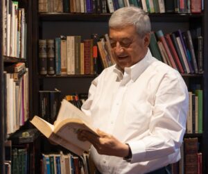 Méndez Vides: Creando un Legado Literario a Través de Historias Inventadas