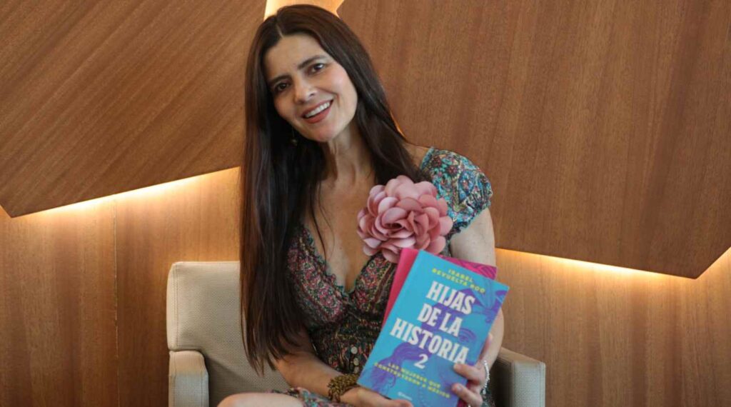 Isabel Revuelta: La escritora mexicana que defiende la historia y cultura de México con pasión.
