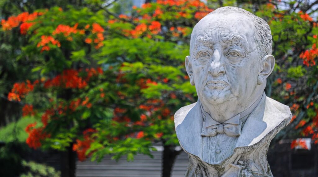 Descubre la impresionante Tumba del Gran Lengua en el nuevo mausoleo de Miguel Ángel Asturias