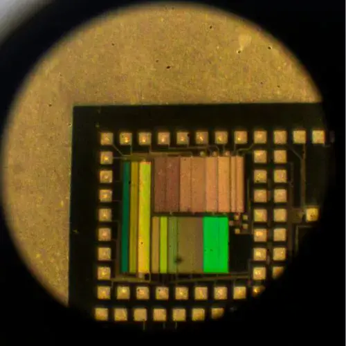 El Gran Jaguar es el primer nanochip diseñado en Guatemala por estudiantes de la UVG