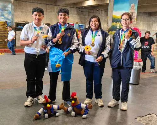 Estudiantes Colegio Castillo Córdova conquista 8 medallas Guatemala en Olimpiada de Matemáticas Singapur