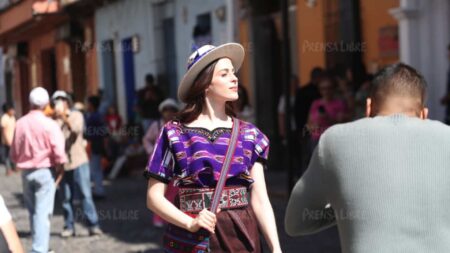 Fátima Bosch deslumbra a Santa Lucía Cotzumalguapa con su poderosa interpretación de Superestrella