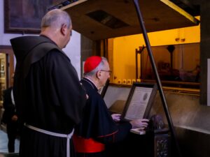 Cardenal Pietro Parolin revela los misterios de la tumba del Santo Hermano Pedro en Antigua Guatemala