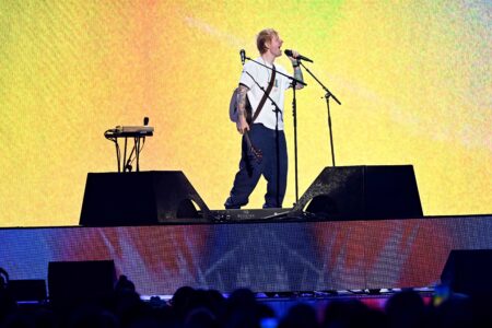 Artistas se retiran de la gira de Ed Sheeran para apoyar a Macklemore en su lucha.
