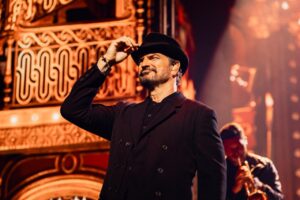 Ricardo Arjona Rememora Sus Comienzos en México con Emotivo Video: Un Viaje de Destino