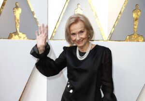 Eva Marie Saint: La icónica actriz ganadora del Óscar fallece a los 102 años, causas reveladas.
