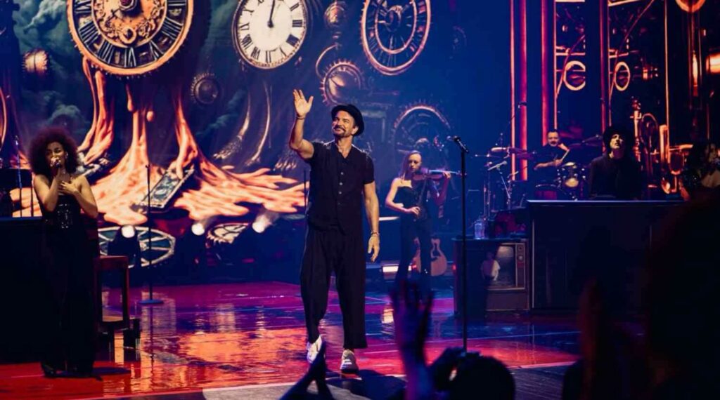 Ricardo Arjona presenta su nuevo disco ‘De todo un poco’ y reflexiona sobre la actualidad